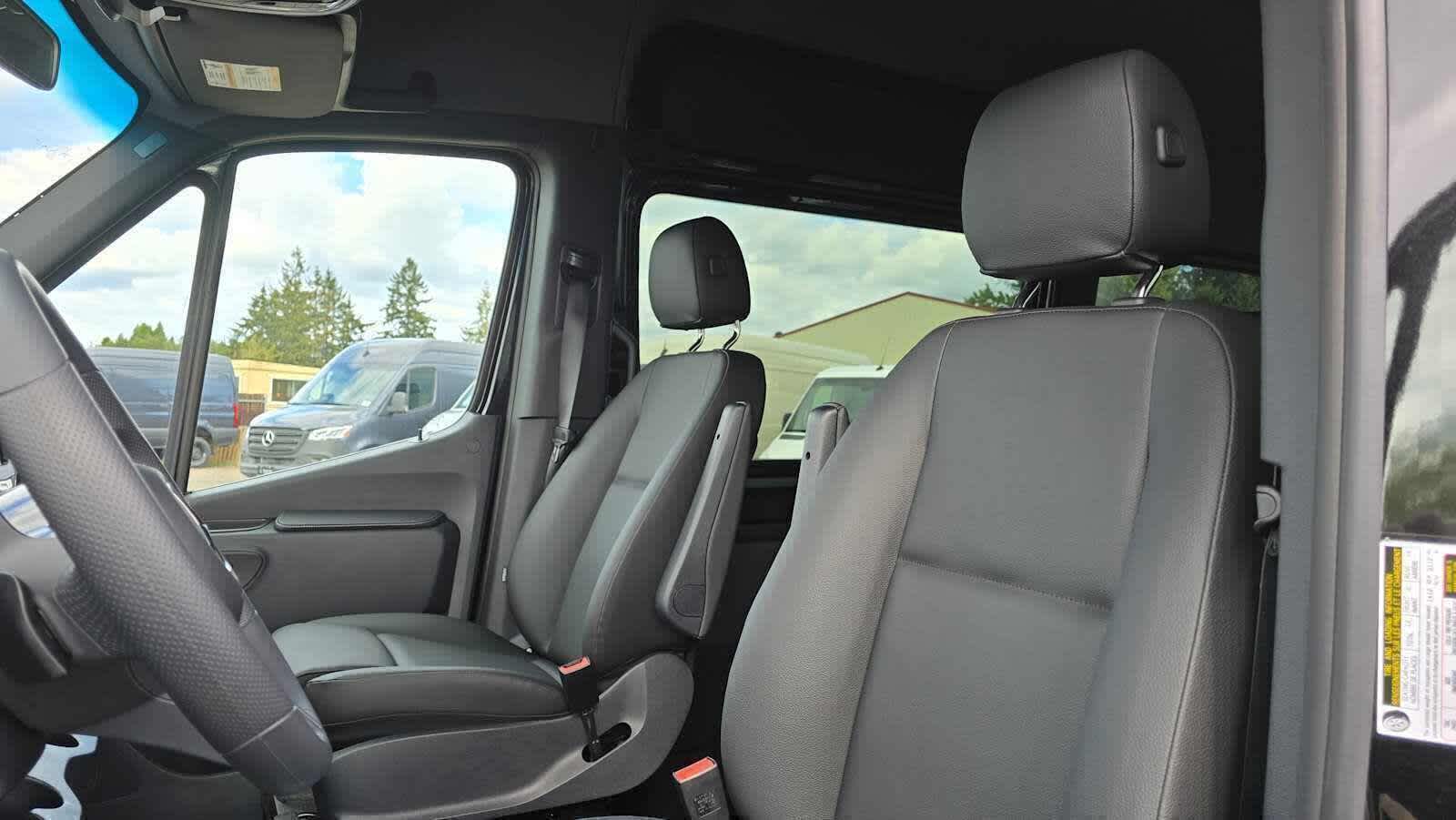 2025 Mercedes-Benz Sprinter Passenger Van 2500 Standard Roof I4 Diesel HO 144 RWD