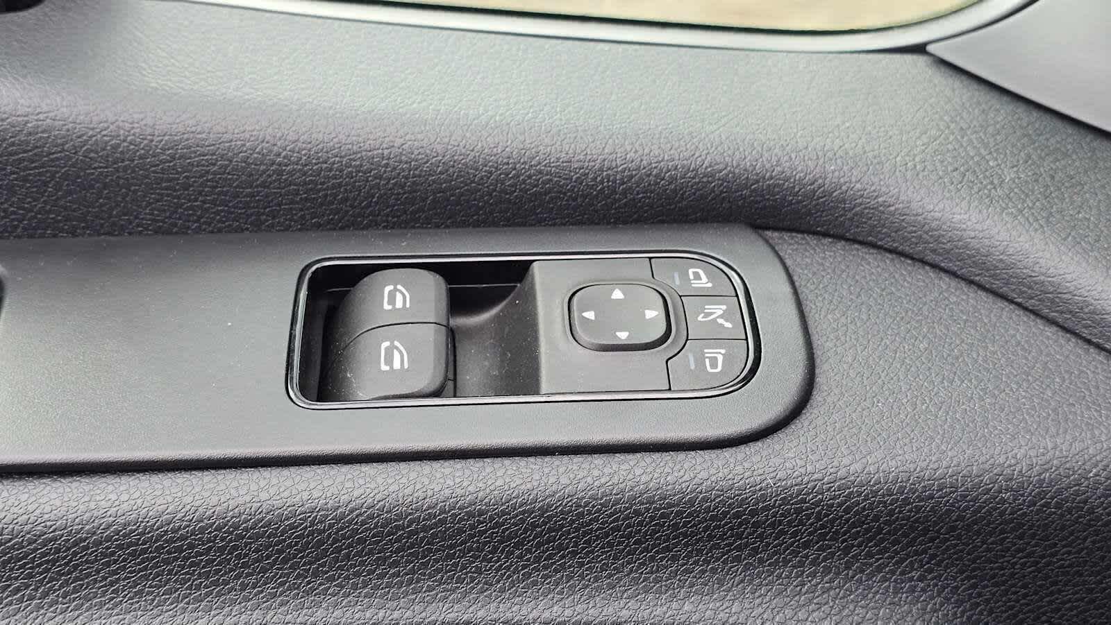 2025 Mercedes-Benz Sprinter Passenger Van 2500 Standard Roof I4 Diesel HO 144 RWD