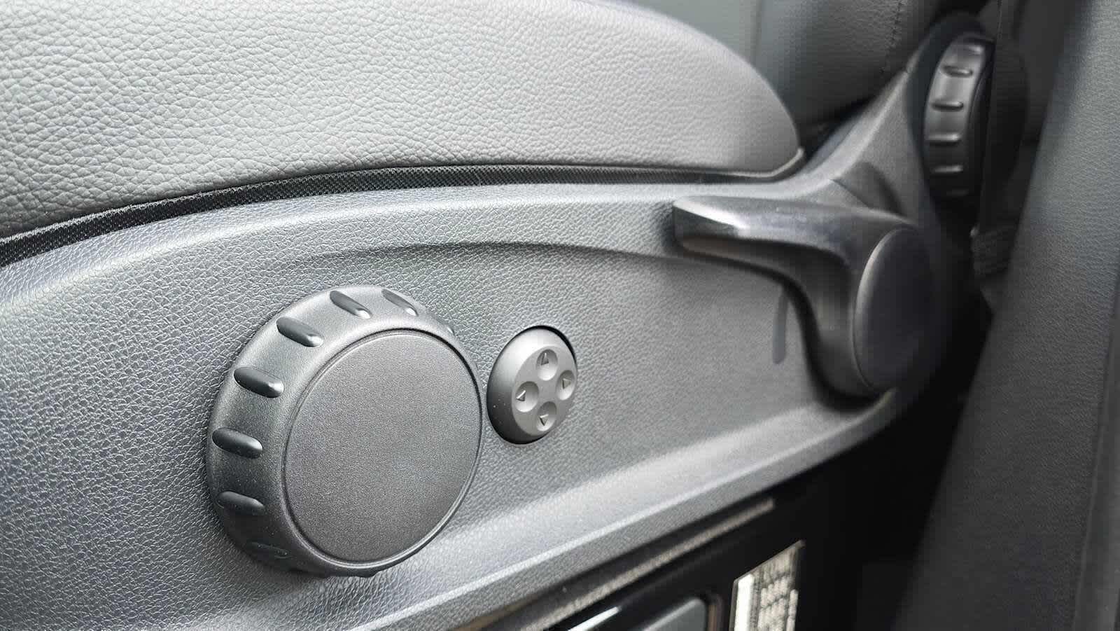 2025 Mercedes-Benz Sprinter Passenger Van 2500 Standard Roof I4 Diesel HO 144 RWD