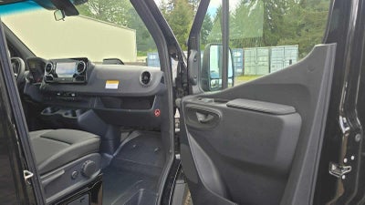 2025 Mercedes-Benz Sprinter Passenger Van 2500 Standard Roof I4 Diesel HO 144 RWD