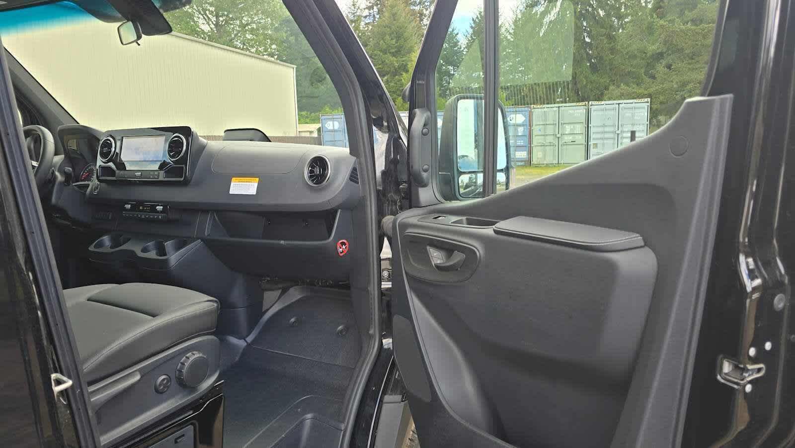 2025 Mercedes-Benz Sprinter Passenger Van 2500 Standard Roof I4 Diesel HO 144 RWD