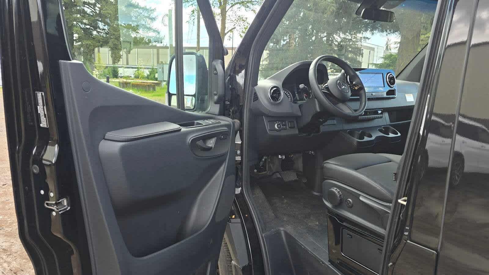 2025 Mercedes-Benz Sprinter Passenger Van 2500 Standard Roof I4 Diesel HO 144 RWD