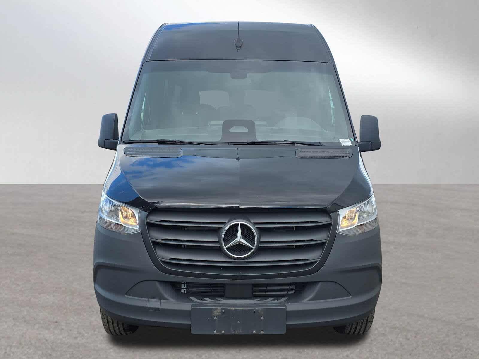 2025 Mercedes-Benz Sprinter Passenger Van 2500 Standard Roof I4 Diesel HO 144 RWD