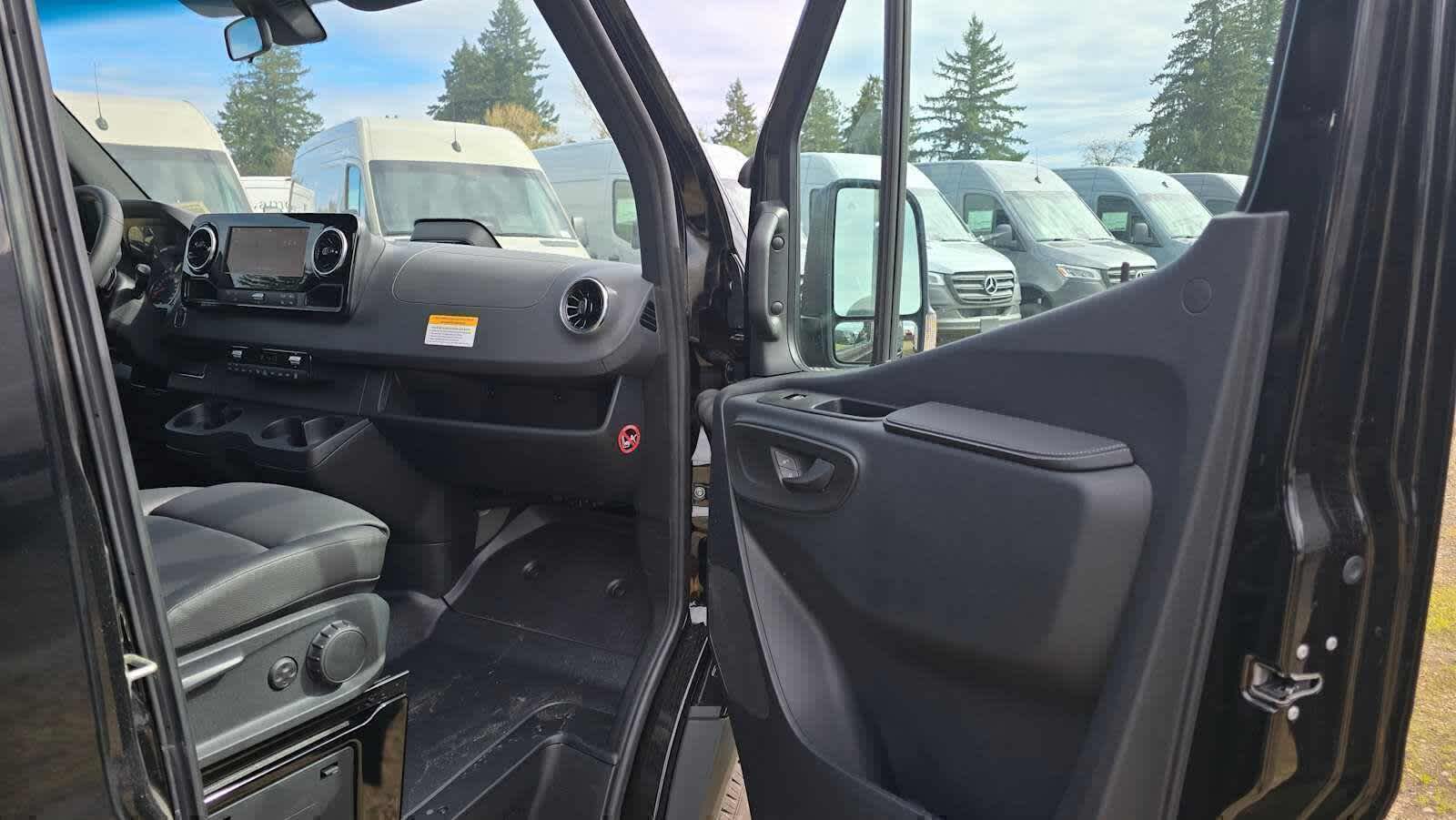 2025 Mercedes-Benz Sprinter Passenger Van 2500 Standard Roof I4 Diesel HO 144 RWD