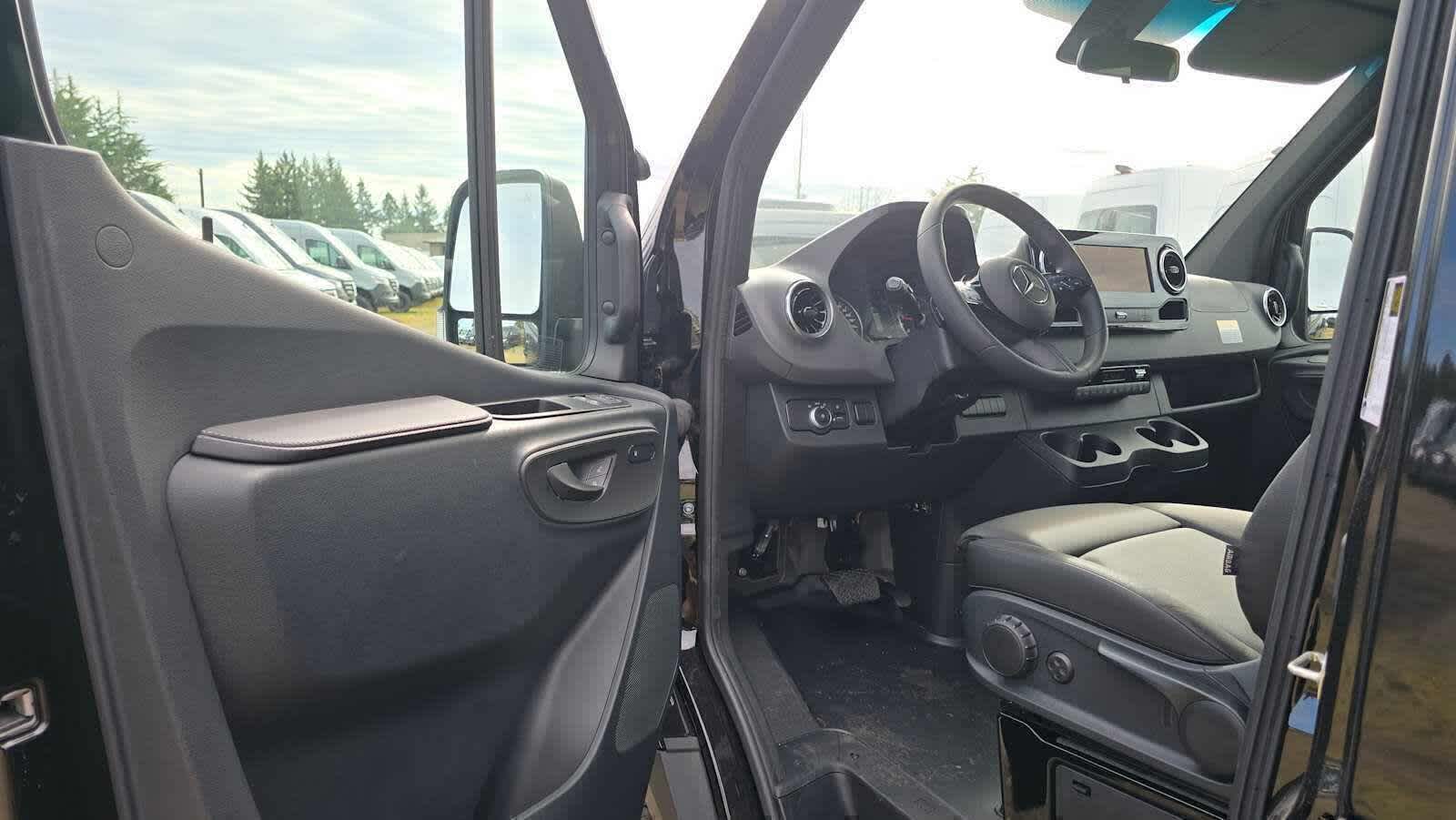 2025 Mercedes-Benz Sprinter Passenger Van 2500 Standard Roof I4 Diesel HO 144 RWD