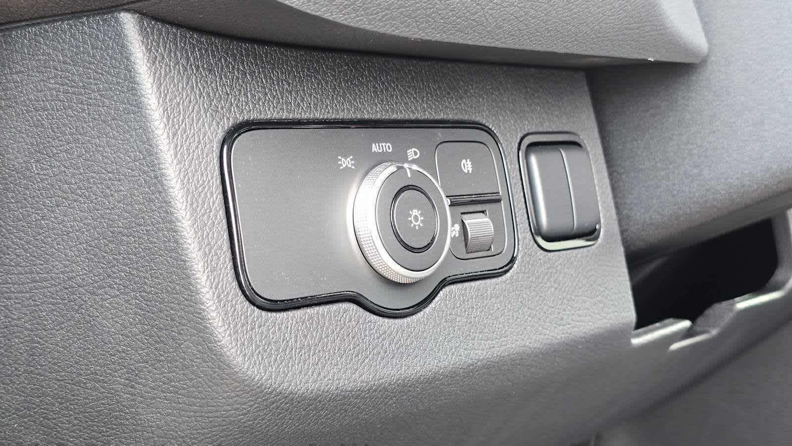 2025 Mercedes-Benz Sprinter Passenger Van 2500 Standard Roof I4 Diesel HO 144 RWD