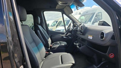 2025 Mercedes-Benz Sprinter Passenger Van 2500 Standard Roof I4 Diesel HO 144 RWD