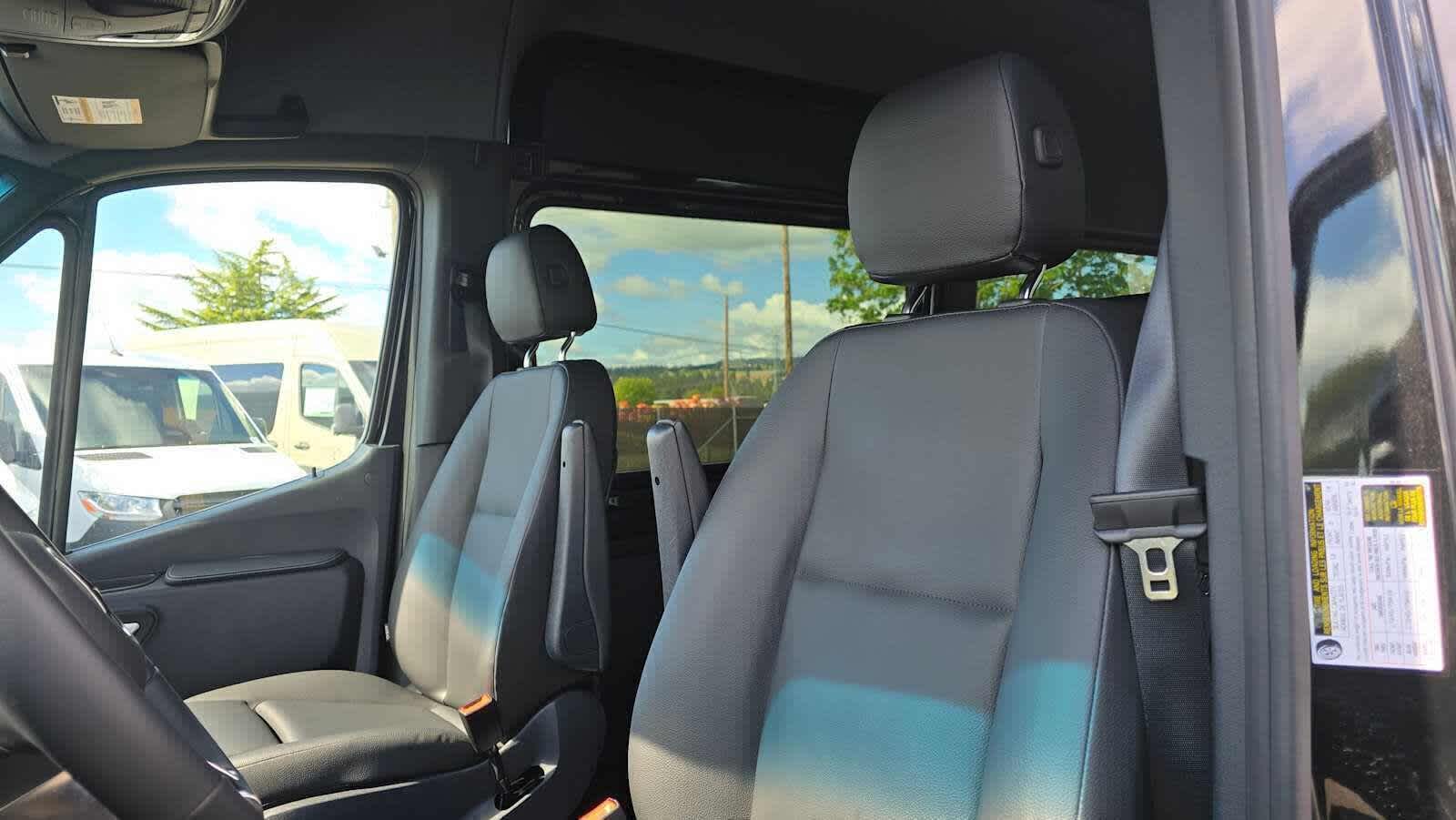 2025 Mercedes-Benz Sprinter Passenger Van 2500 Standard Roof I4 Diesel HO 144 RWD