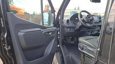 2025 Mercedes-Benz Sprinter Passenger Van 2500 Standard Roof I4 Diesel HO 144 RWD