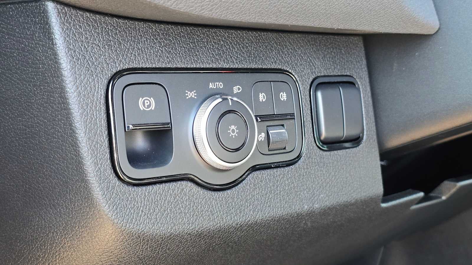 2026 Mercedes-Benz Sprinter Passenger Van 2500 Standard Roof I4 Diesel HO 144 AWD