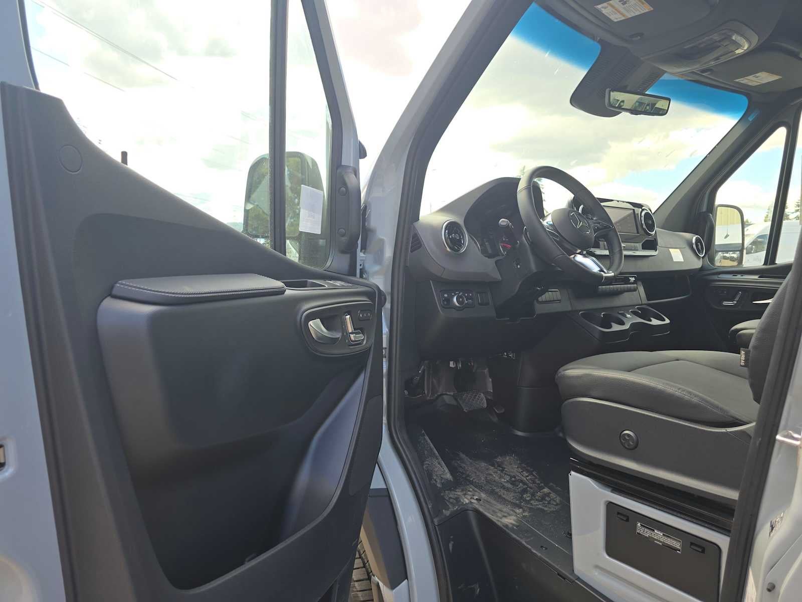 2026 Mercedes-Benz Sprinter Passenger 2500 Standard Roof I4 Diesel HO 144 AWD