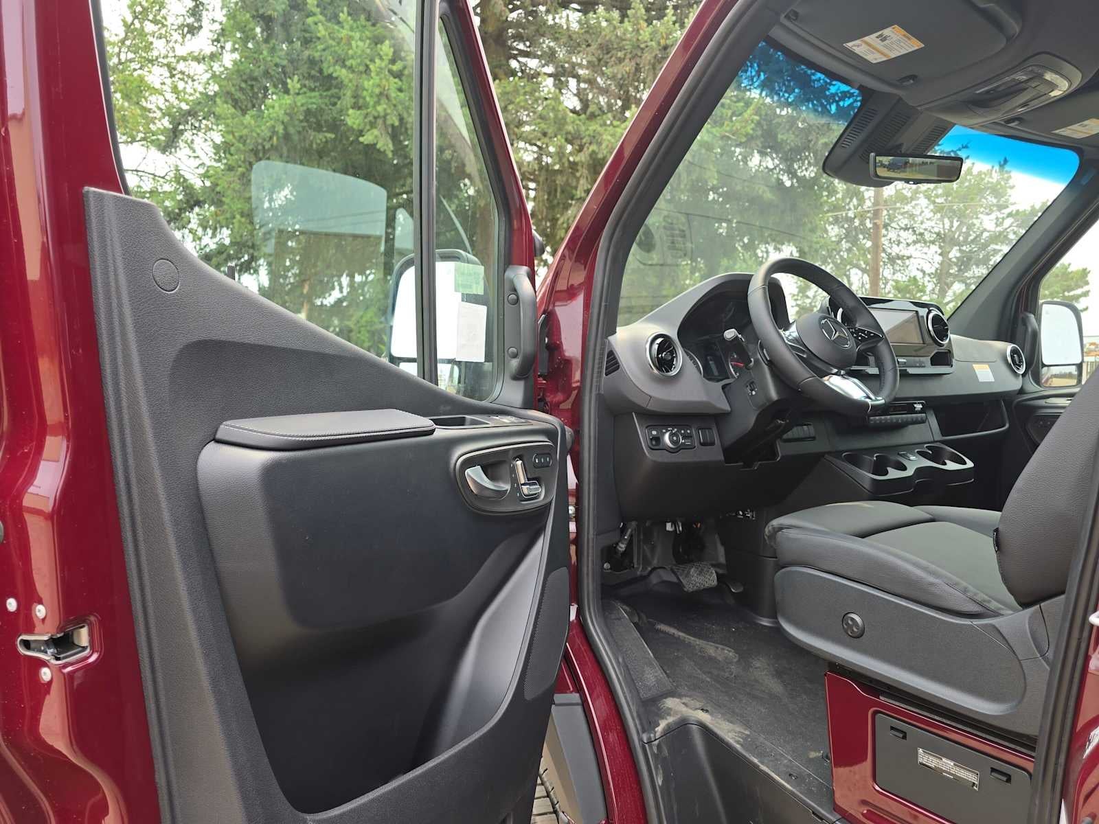 2026 Mercedes-Benz Sprinter Passenger 2500 Standard Roof I4 Diesel HO 144 AWD