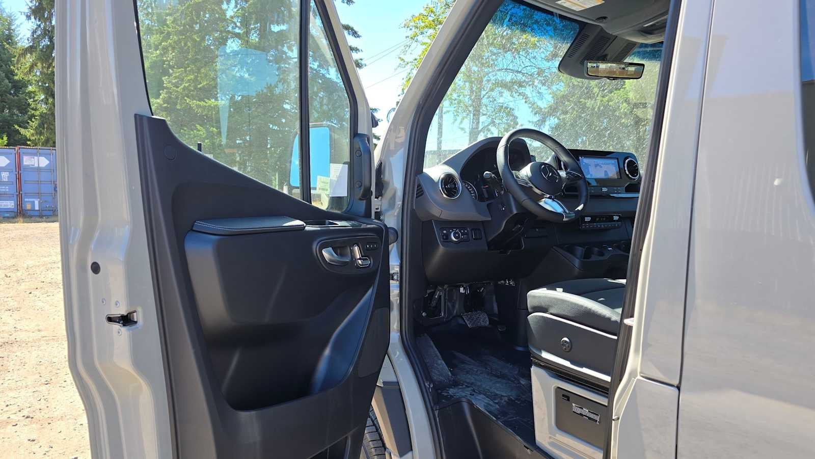 2026 Mercedes-Benz Sprinter Passenger Van 2500 Standard Roof I4 Diesel HO 144 AWD