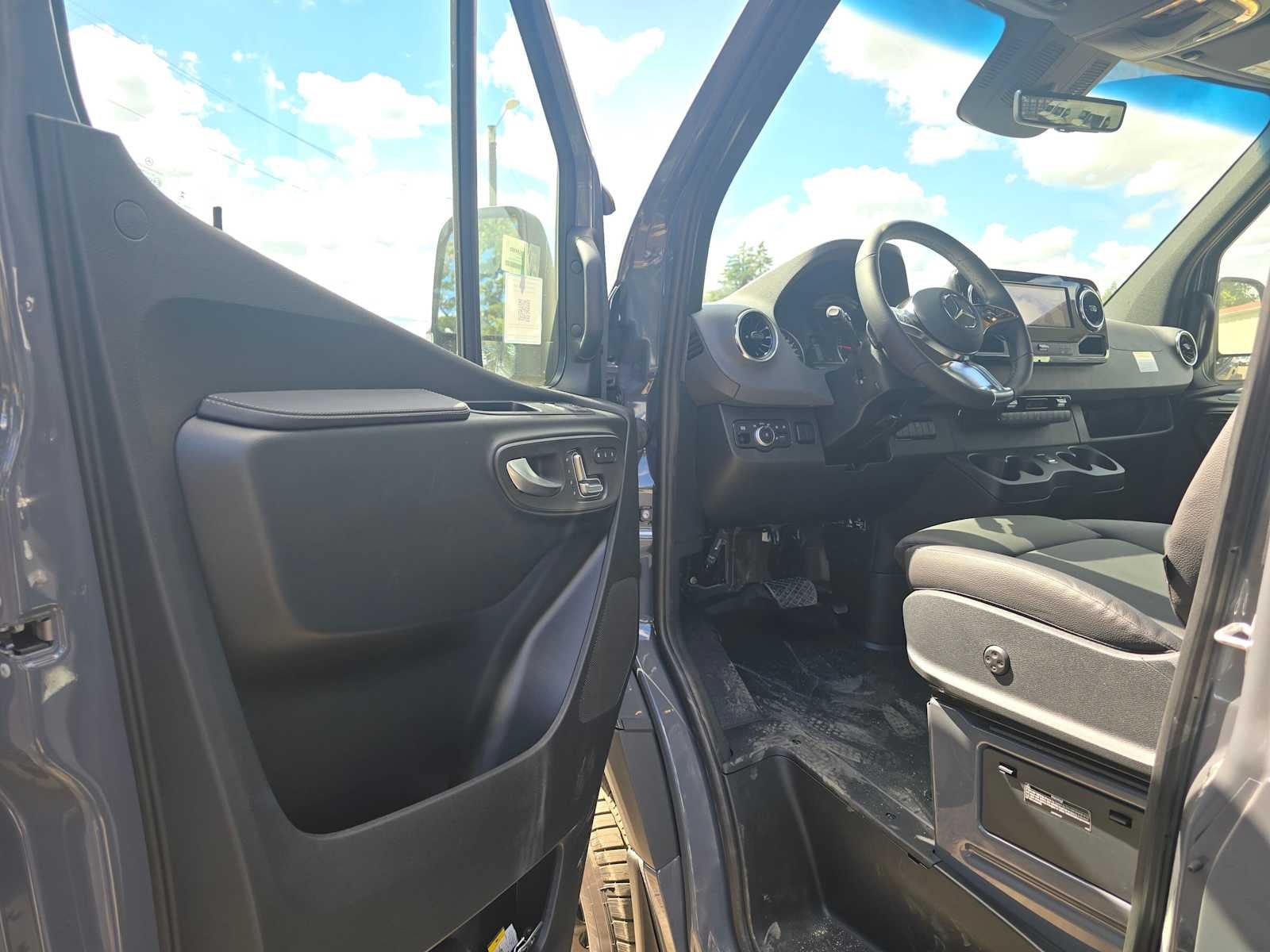 2026 Mercedes-Benz Sprinter Passenger 2500 Standard Roof I4 Diesel HO 144 AWD