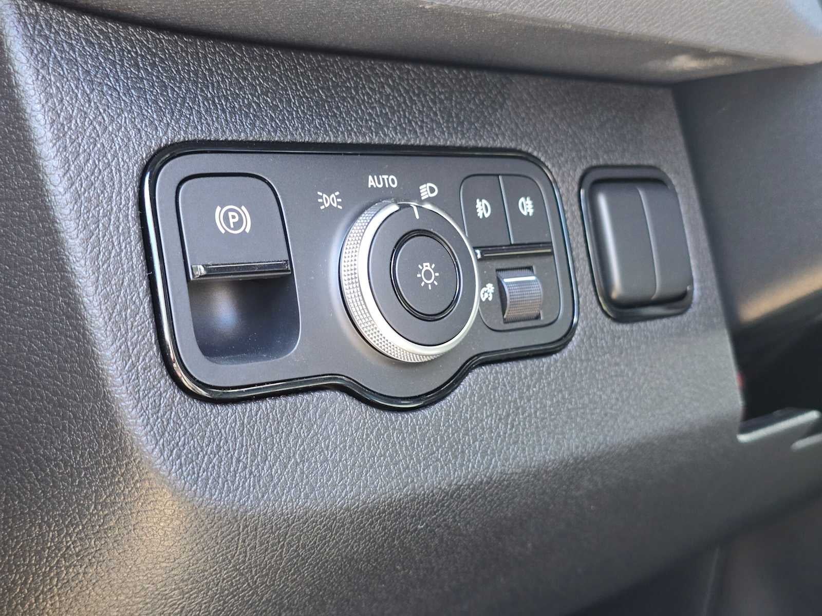 2026 Mercedes-Benz Sprinter Passenger 2500 Standard Roof I4 Diesel HO 144 AWD