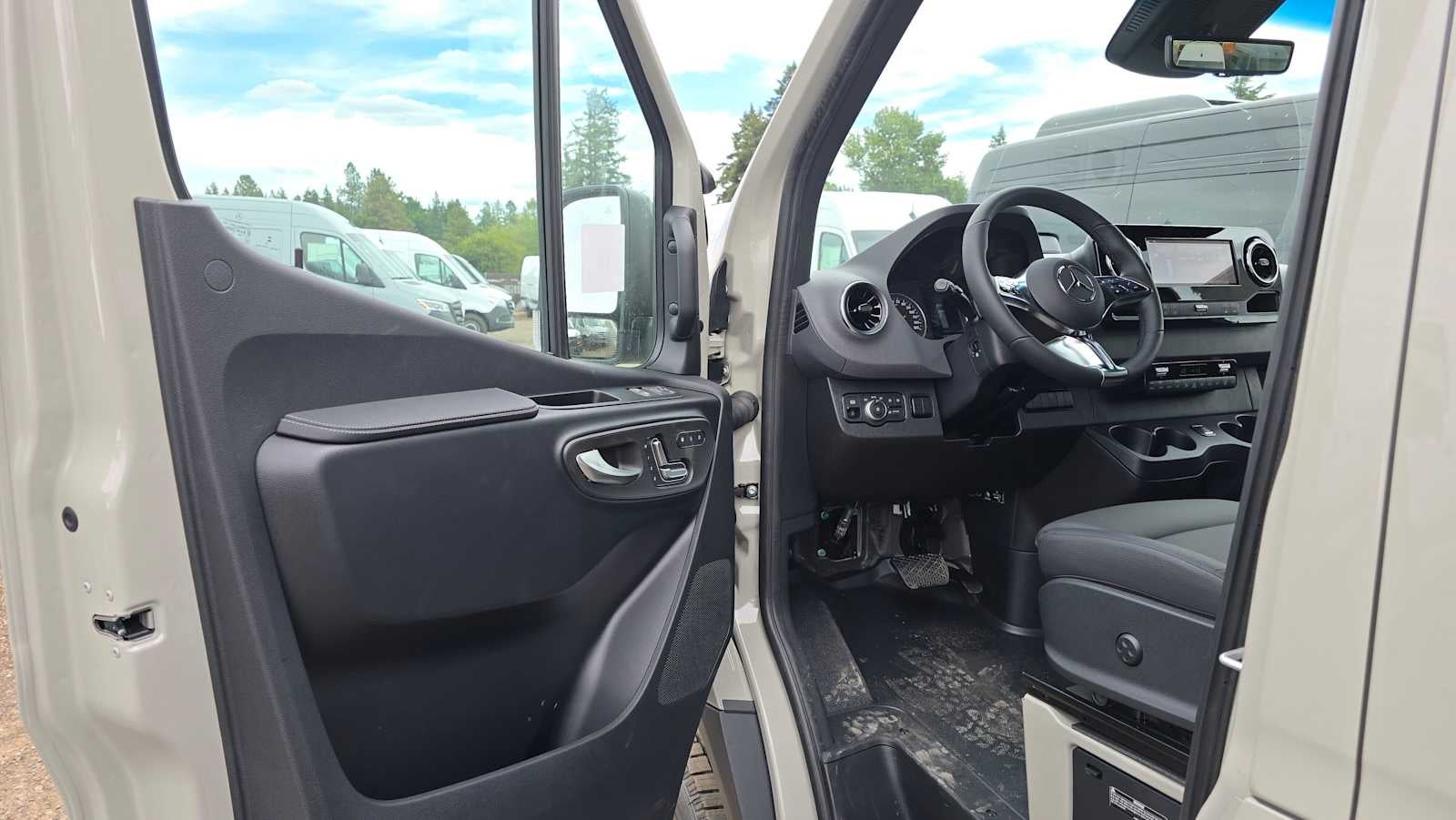 2026 Mercedes-Benz Sprinter Passenger Van 2500 Standard Roof I4 Diesel HO 144 AWD