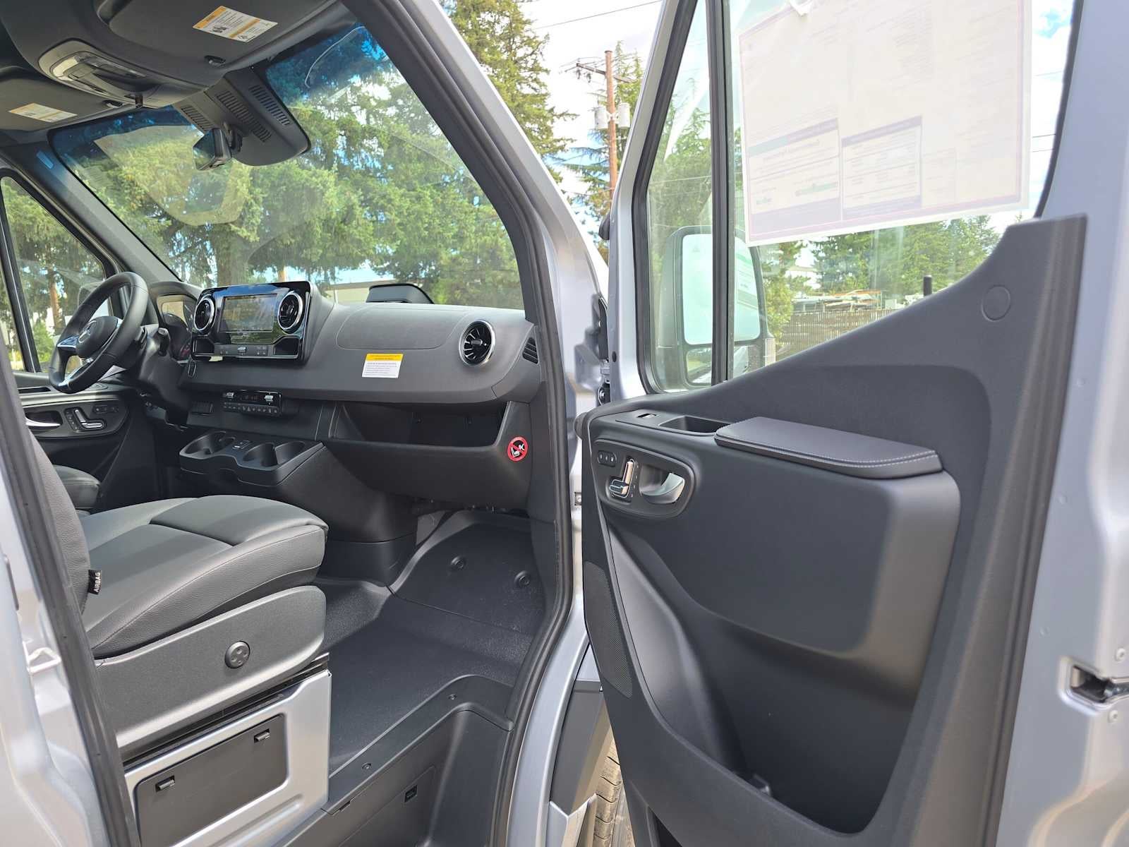 2026 Mercedes-Benz Sprinter Passenger Van 2500 High Roof I4 Diesel HO 170 RWD