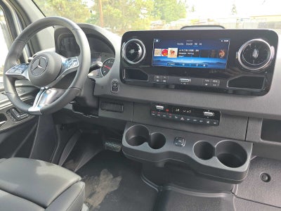 2026 Mercedes-Benz Sprinter Passenger Van 2500 High Roof I4 Diesel HO 170 RWD