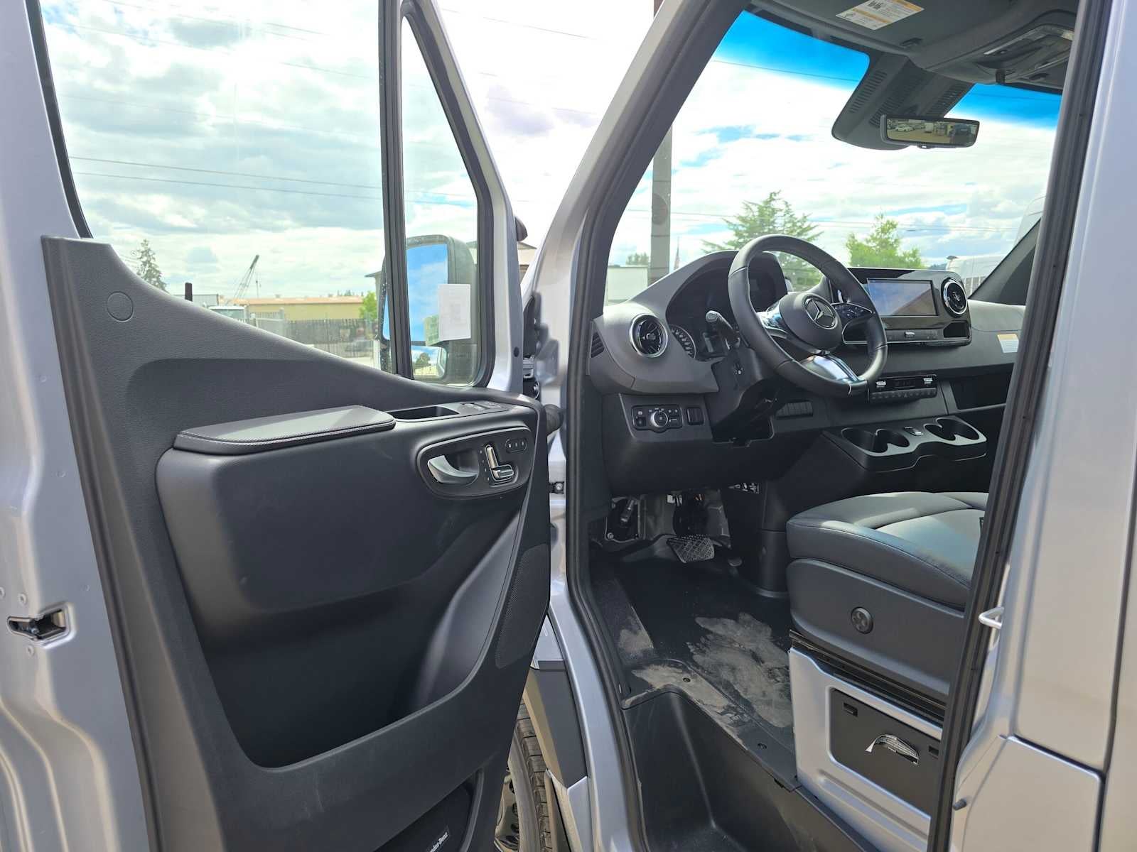 2026 Mercedes-Benz Sprinter Passenger Van 2500 High Roof I4 Diesel HO 170 RWD