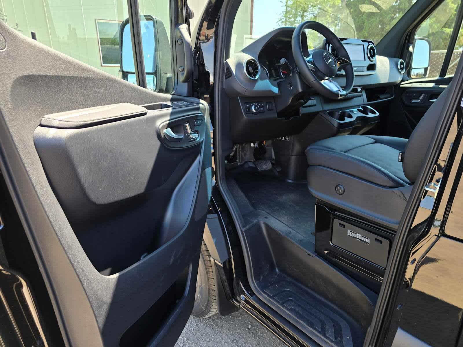 2026 Mercedes-Benz Sprinter Passenger Van 2500 High Roof I4 Diesel HO 170 RWD