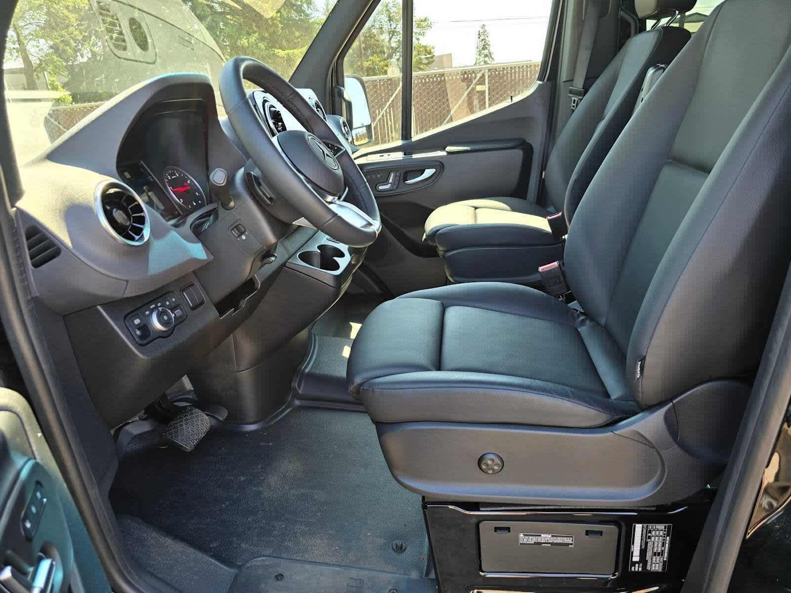 2026 Mercedes-Benz Sprinter Passenger Van 2500 High Roof I4 Diesel HO 170 RWD