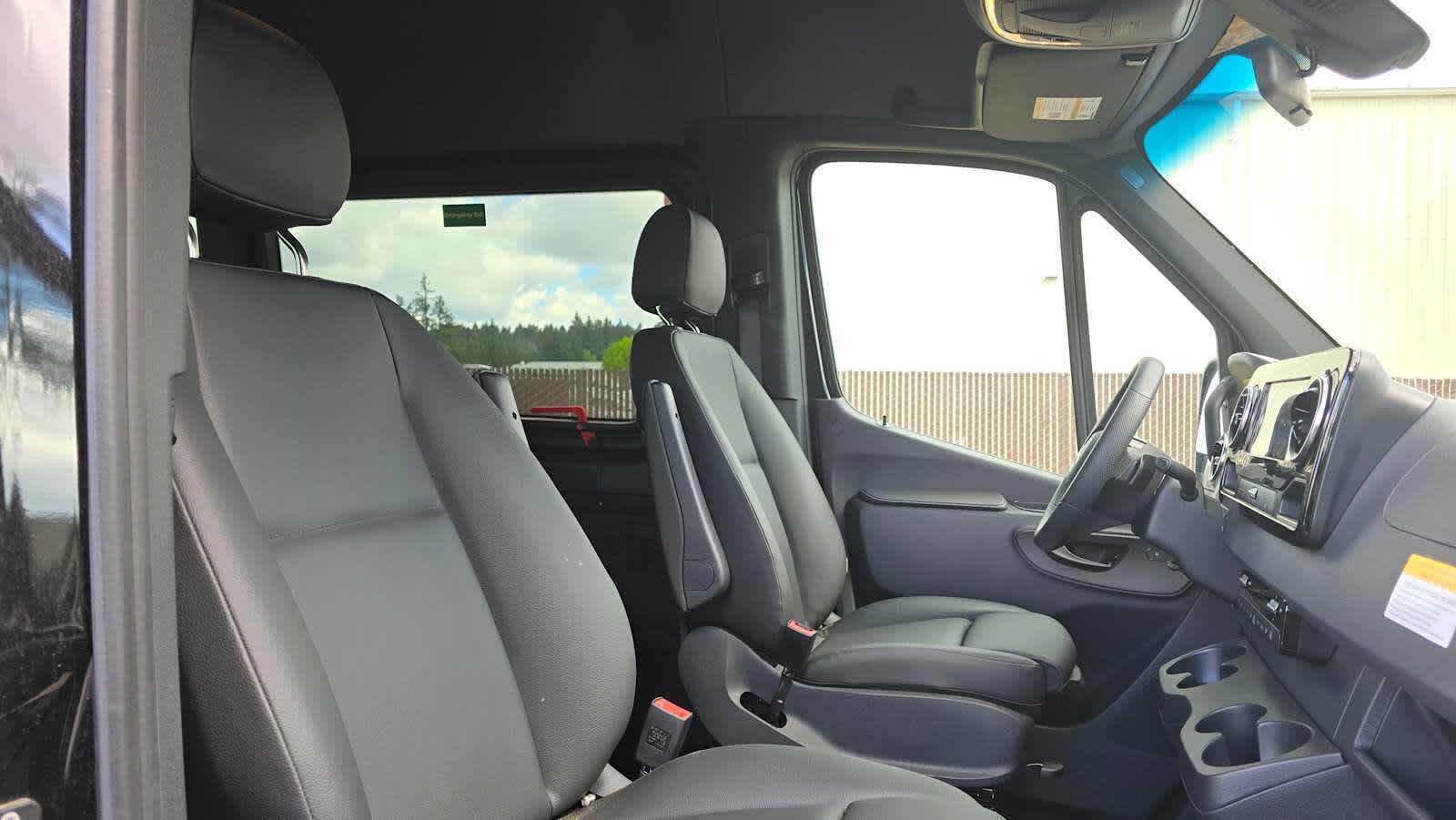 2025 Mercedes-Benz Sprinter Passenger Van 2500 High Roof I4 Diesel HO 170 RWD