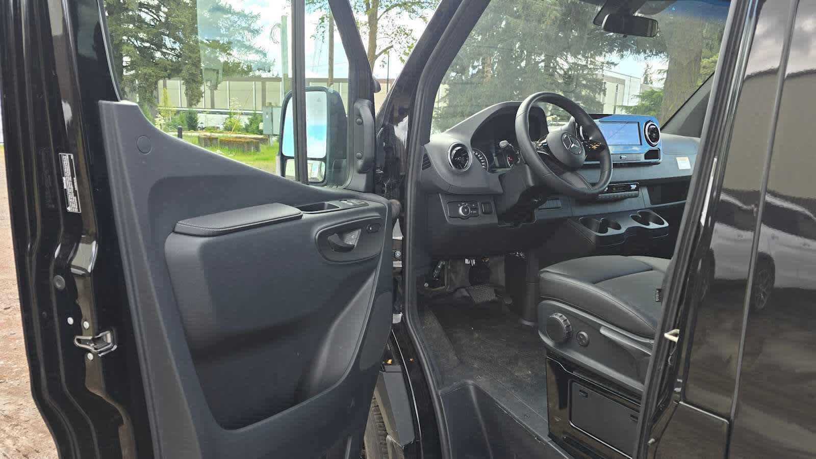 2025 Mercedes-Benz Sprinter Passenger Van 2500 High Roof I4 Diesel HO 170 RWD