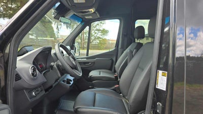 2025 Mercedes-Benz Sprinter Passenger Van 2500 High Roof I4 Diesel HO 170 RWD