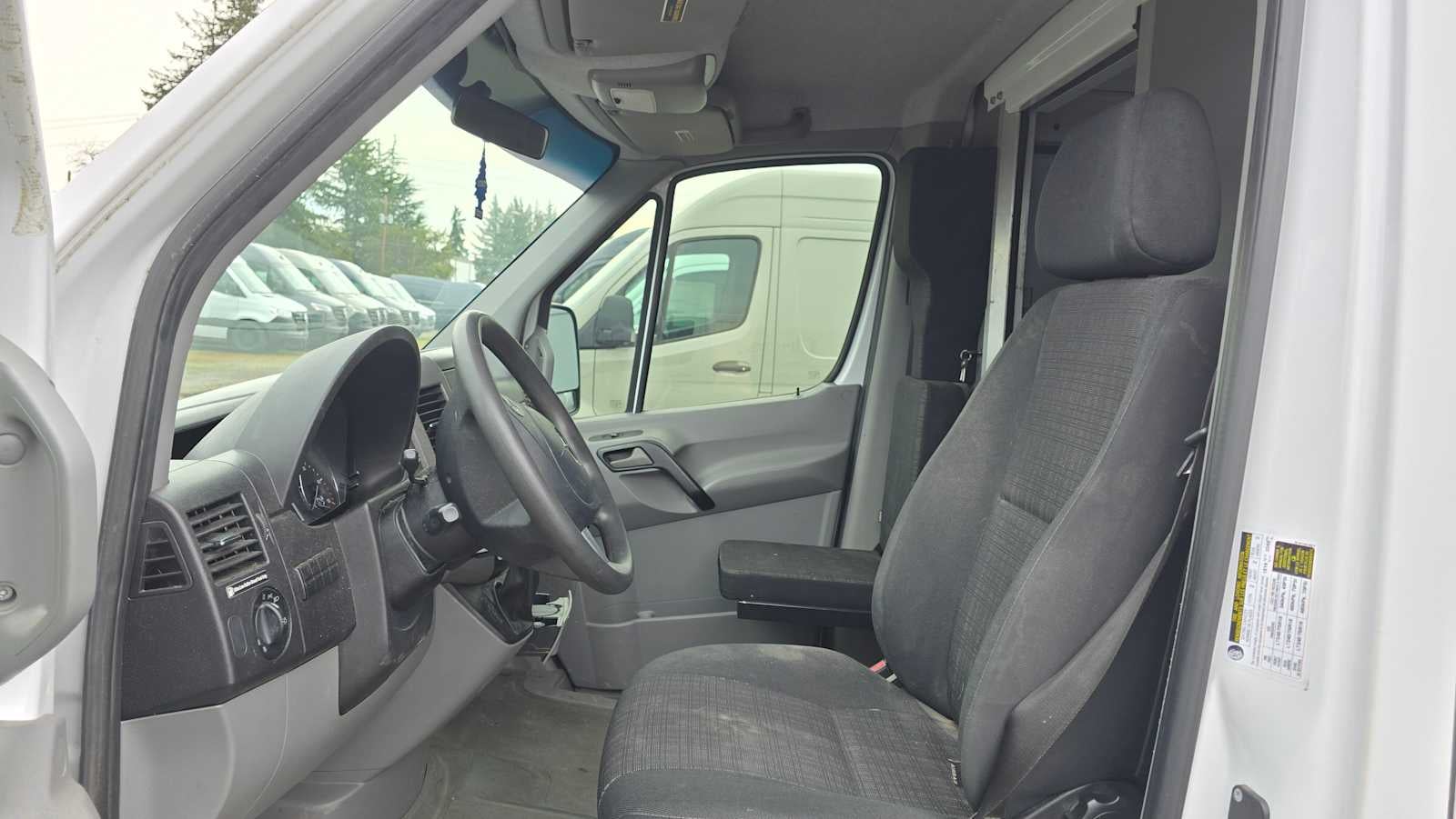 2018 Mercedes-Benz Sprinter Cargo Van 2500 Standard Roof V6 144" RWD