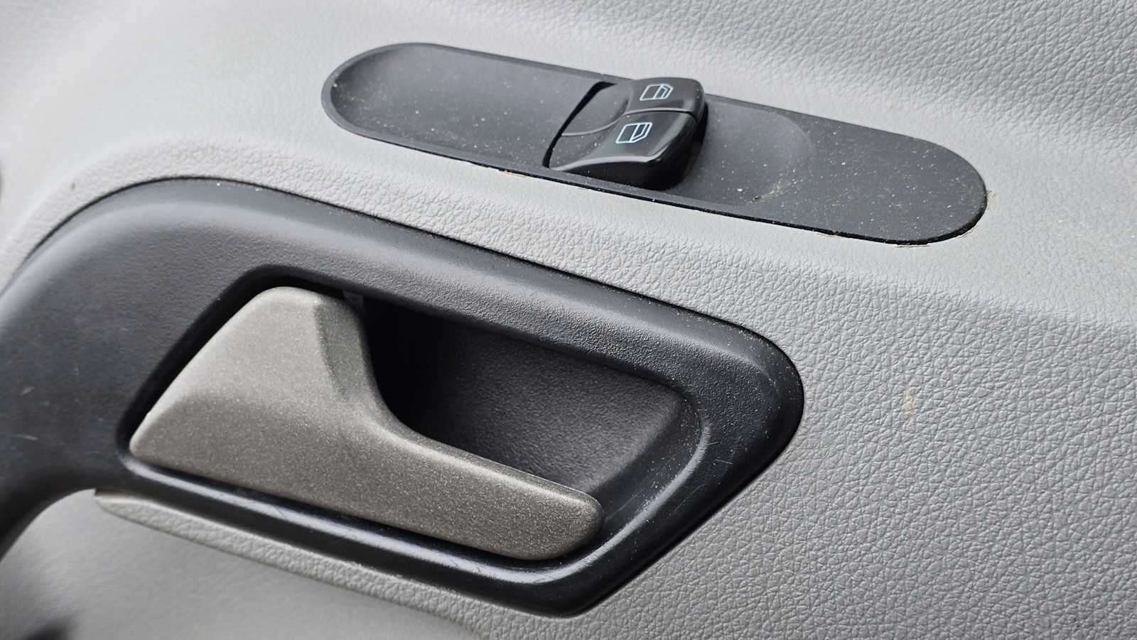 2018 Mercedes-Benz Sprinter Cargo Van 2500 Standard Roof V6 144" RWD