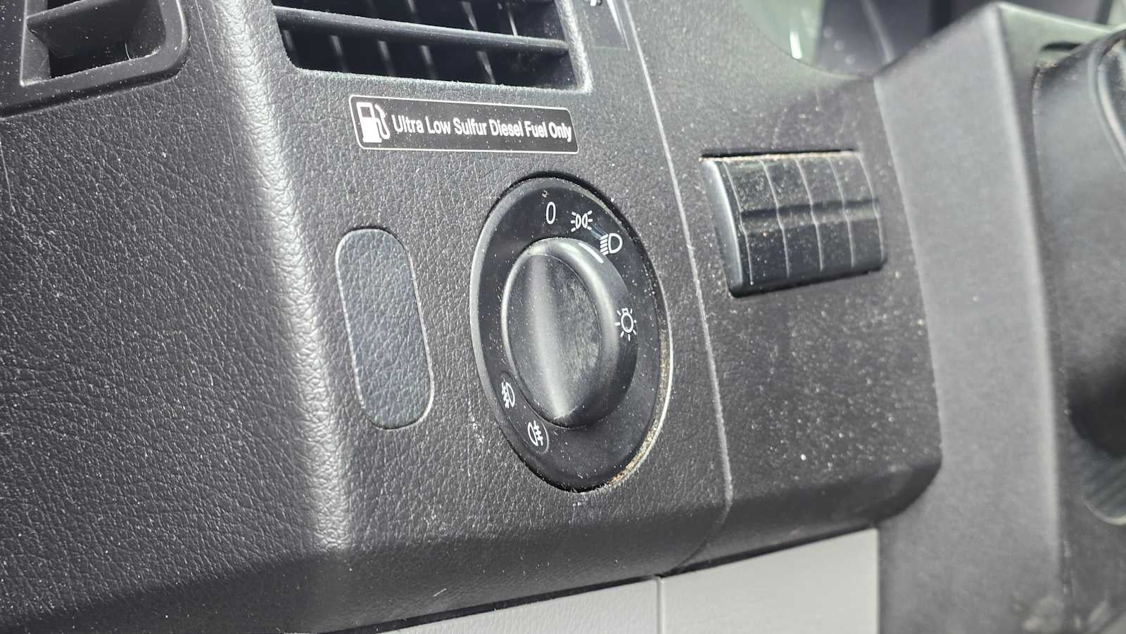 2018 Mercedes-Benz Sprinter Cargo Van 2500 Standard Roof V6 144" RWD