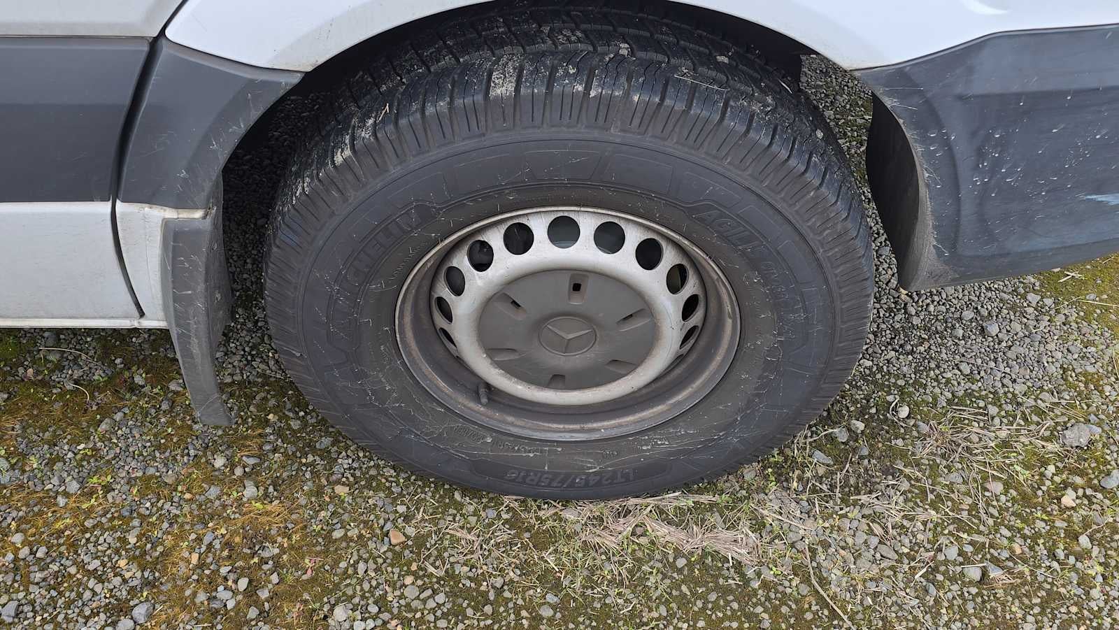 2018 Mercedes-Benz Sprinter Cargo Van 2500 Standard Roof V6 144" RWD